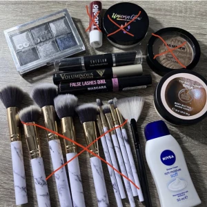 Smink - Det mesta är använt men har försökt rengjort det så gott jag kan. Skriv till mig för mer information och priser. 