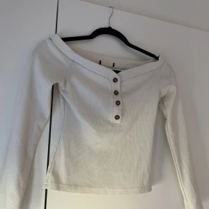 Topp - Jättesnygg topp med använder aldrig den. Säljs billigt 