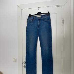 Supersnygga jeans från Jeanerica! Storlek 27/34, Modell är Midtown och färg är Mid Vintage. Bra skick! 