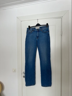 Jeans från Jeanerica - Supersnygga jeans från Jeanerica! Storlek 27/34, Modell är Midtown och färg är Mid Vintage. Bra skick! 