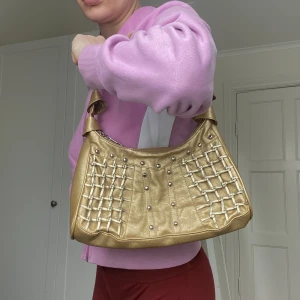 Guldväska DKNY - Vintageväska, äkta läder, Köpenhamn. 