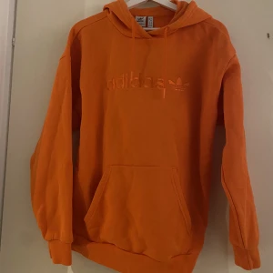 Adidas hoodie  - Adidas hoodie aldrig använd storlek S