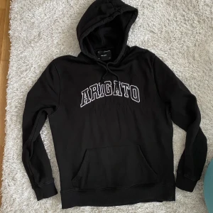 Hoodie Axel Arigato - Svart hoodie från Axel Arigato strl L