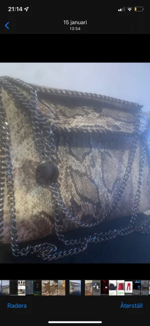 Stellamccartney - En Stella väska i veganskinn.