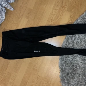 träningsbyxor - de är lite genomskinliga men väldigt bekväma