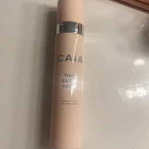 Setting spray caia  - Säljer min setting spray ändast  testad 1 gång när ja fick den men den passar inte mig