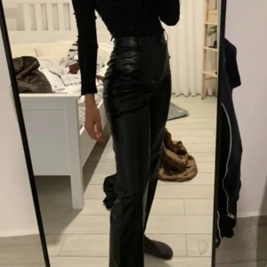 Skinnbyxor - Helt oanvända skinnbyxor, storlek XS men passar även mig som är S