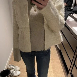 Sååå fin kofta storlek s - Såååå fin kofta från zara i storlek s. Aldrig använd och lapparna sitter kvar. Köpt för cirka 400kr. 