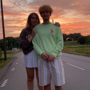 Nike Sweatshirt - Har en ”loose” fit. Den är luftig av sig och passar perfekt till alla tillfällen