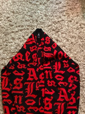 Sweater  - Black squad röd sweater