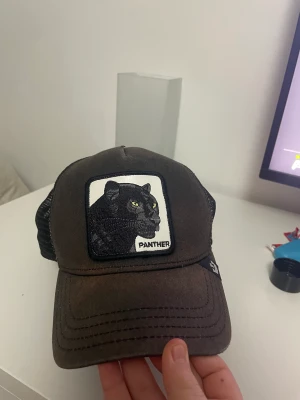 Goorin bros keps - Säljer min Goorin bros keps. Lite solbränd och en knapp har ramlat av. Köparen står för frakten 