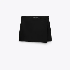 Zara shortsskjol - Oanvänd svart shortsskjol