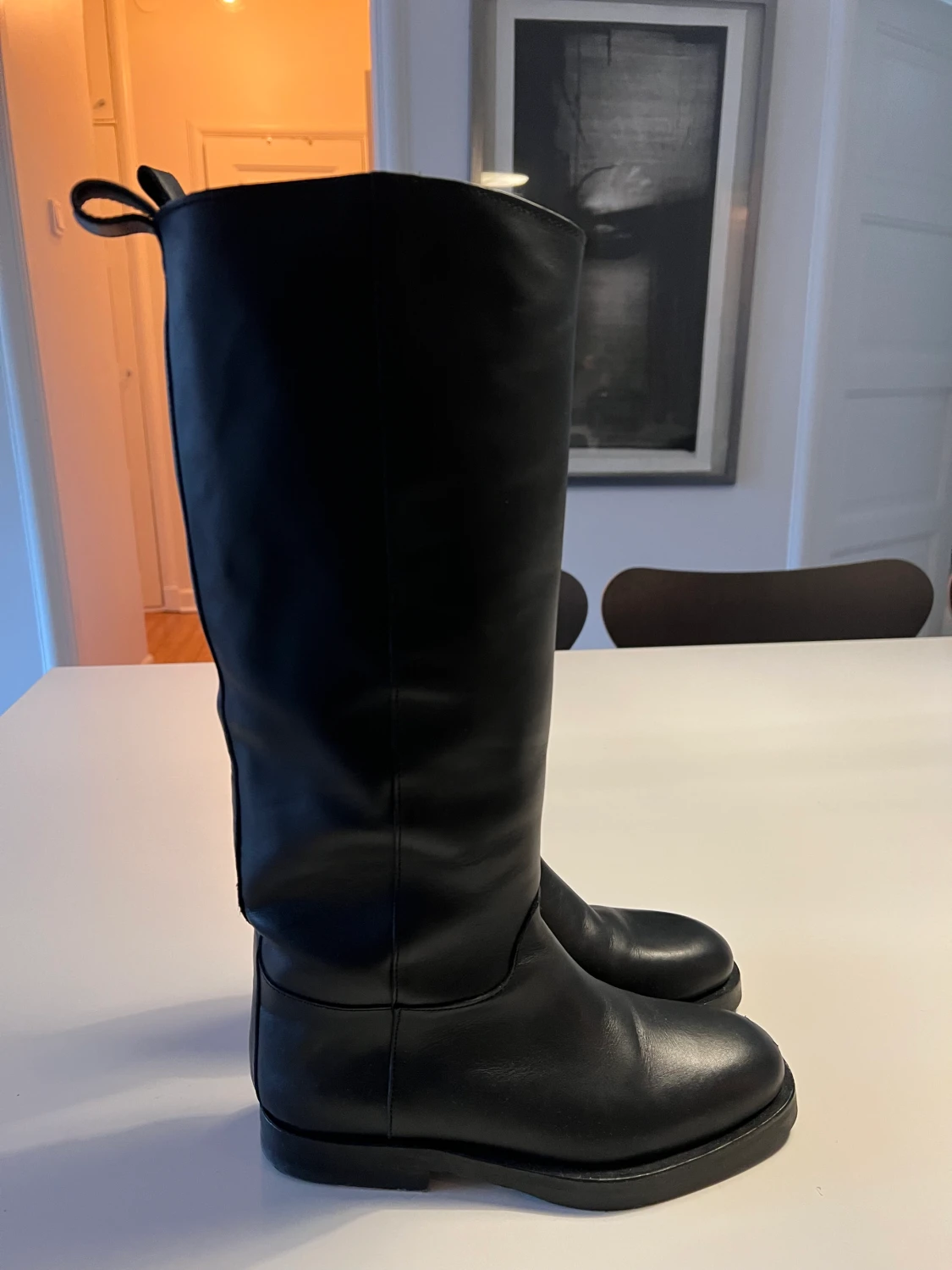 Höga Skinnstövlar ARKET