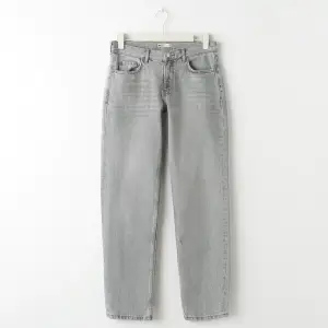 Jättefina low waist jeans från Gina. In köpta i September men knappt använda. Skriv privat för egna bilder