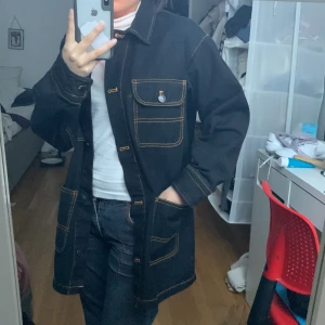 Denim kappa  - Fin denim kappa, dock inte längre min stil. Har bara använd ett par gånger så den är i bra skick. Jag är 155