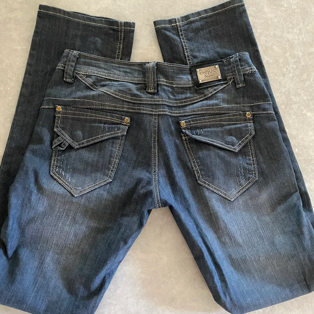 Jag har funderat ett tag på att sälja dessa sjukt snygga lågmidjade Aqua jeans. Vet inte om jag vill sälja dom än men lägger ut för att se om någon är intresserad och till vilket pris.💞💞. Jeans & Byxor.