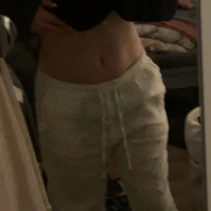 Linnebyxor - Intressekoll på mina fina linnebyxor ifrån H&M. Storlek 36, passar även mig som har 34.  Kontakta gärna vid intresse💘