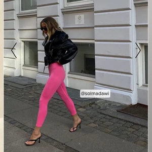 Helt ny jumpsuite  - Superfin helt ny jumpsuite som bara är fotad (jag på första bilden)!! Bra kvalite 💗