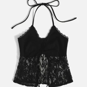 Halterneck topp  - Jättefin halterneck topp i svart spets i storlek S ❤️