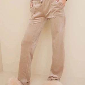 Juciy contoure - Dom är i storlek S helt nya inpackade😊 Jag köpte dom för några dagar sen men passa mig inte riktigt så jag säljer dom istället för 499kr❤️