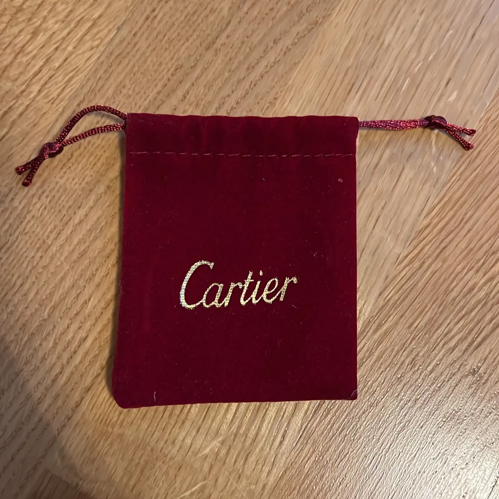 Cartier sammets smyckes påse. Övrigt.