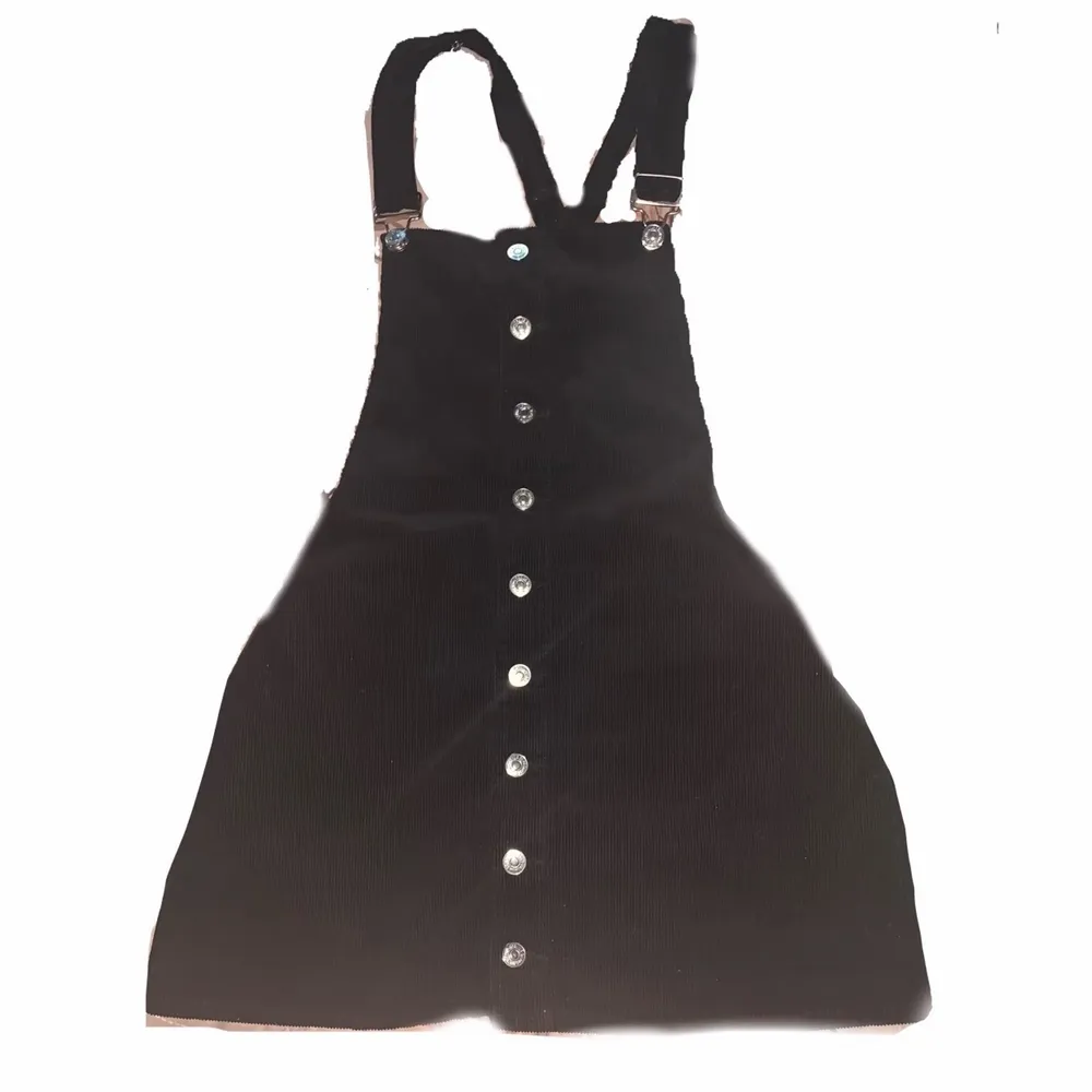 En svart overall kjol från forever 21 som jag har slutat använda är i top kvalite. Skriv vid intresse <8. Kjolar.