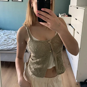 Stickad kofta/topp  - En jätte fin stickad topp/kofta som inte kommer till andvändning tyvärr. 