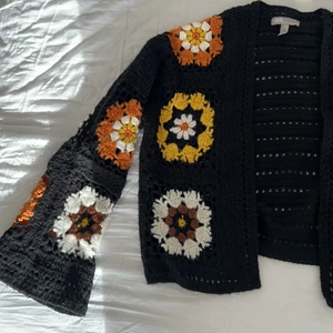 70s virkad kofta - 💌 Fraktkostnad kan ändras - skickar även med spårbar frakt eller i större paket om du vill köpa flera kläder samtidigt 💌