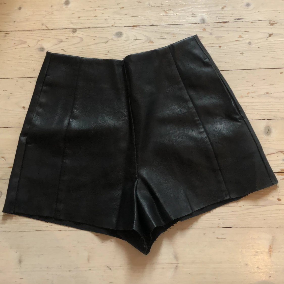 Shorts i skinnimitation i strl xs  - 90