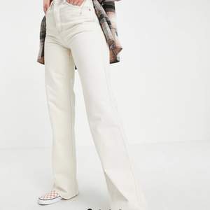 Snygga vita jeans i perfekt skick👖 Köparen står för frakten! 