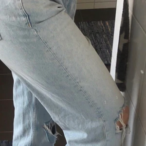 Gina tricot - Jätte fina jeans helt helt nya oanvända och kostade 500-600 kr men jag säljer för 100kr ett kap för dig