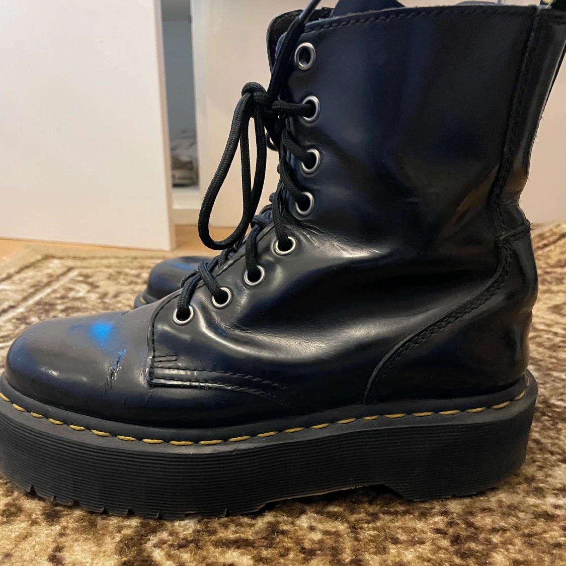 Dr. Martens jadon