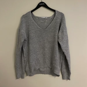 Stickad tröja  - Säljer denna stickade tröja från lager 157 i storlek m 💕