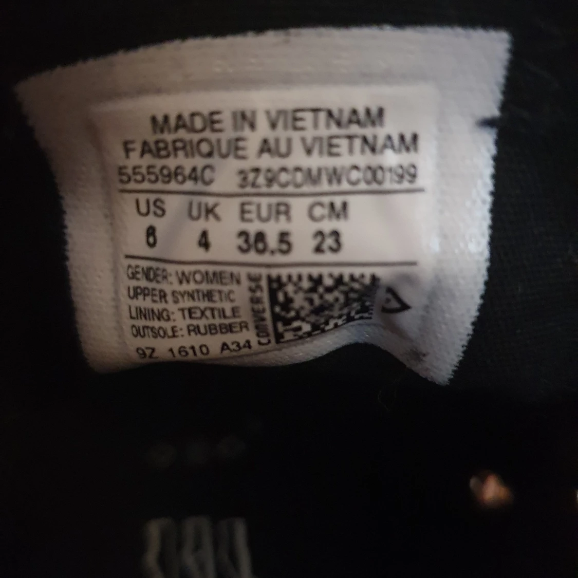 Snygga låga svarta skinnconverse  - 91