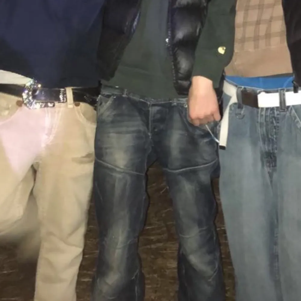 Snygga Jeans med bra wash perfekt till en bladee konser. Pris kan diskuteras så klart. Jeans & Byxor.