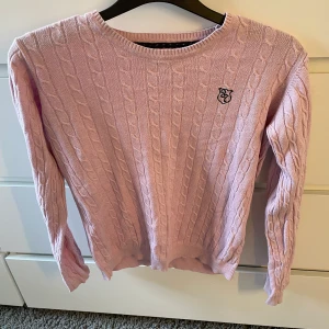 Tröja  - Den är inte använd så jättemycket mycket, Nypris: 200kr mitt pris: 100kr ink frakt 