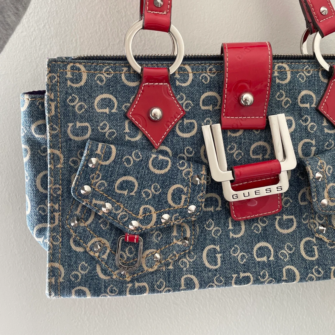 Väska från Guess - 90