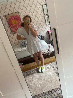 Studentklänning  - Har bestämt mig för att sälja min super fina studentklänning. 