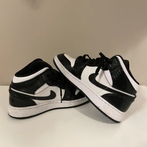 JORDAN 1 "CARBON FIBER" MID - Säljer mina jordans som är i storlek 38 och köpta på merchsweden har kvitto från köpet. Ny pris 3499kr