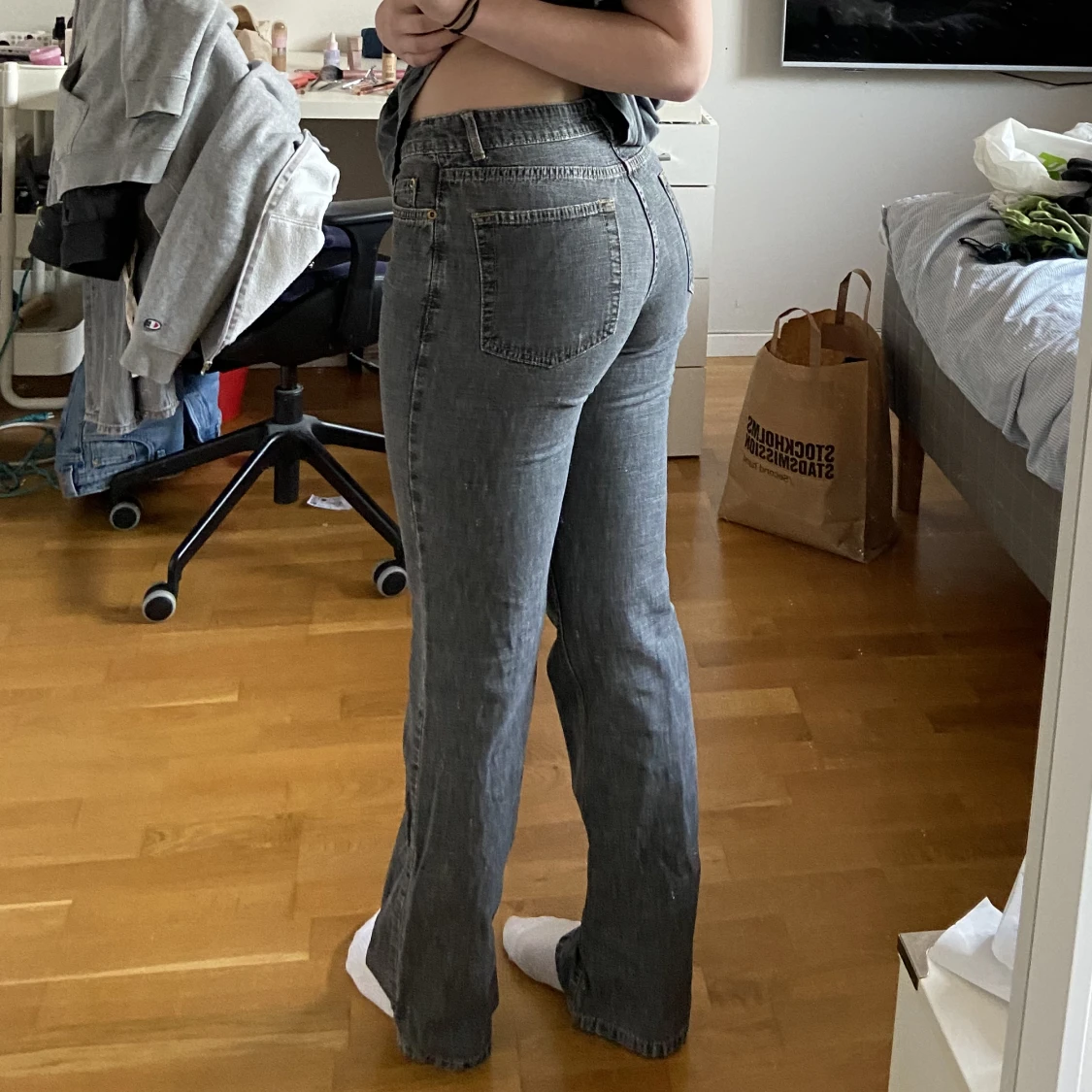 Gråa jeans