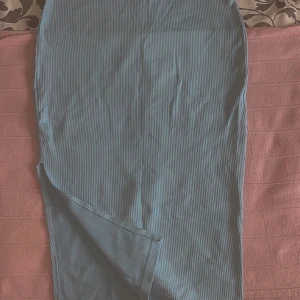 Jättefin blå kjol från Shein  - Säljer min kjol som aldrig blivit använd då jag inte är så mycket för kjolar och sånt. ☺️