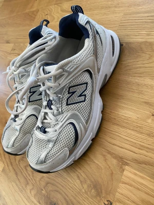 New Balance - Säljer mina New balance pga att de är lite stora på mig. Har använts vara ett fåtal gånger