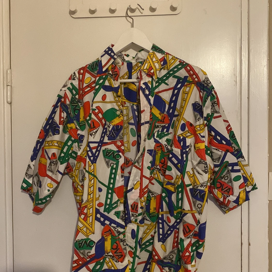 Färgglad kortärmad skjorta 