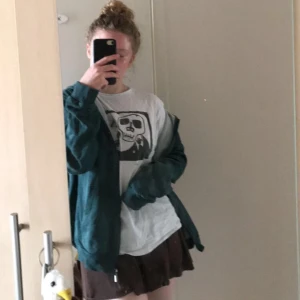 Ziphoodie puma - En mörkgrön zipuphoodie med huva ifrån Puma. Bara att skicka ett meddelande vid eventuella frågor o funderingar:) Har köp 3 betala för 2 för allt på min profil så gå gärna in o kika!