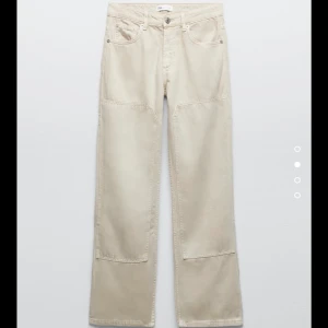 Zara jeans - Helt slutsålda zara jeans!!! TYVÄRR kan jag inte ha dessa då de ör för små för mig. Har storlek 36 och lappen är kvar (aldrig använda).