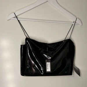 Fest topp - Festlig lacktopp från Nelly.com . Aldrig använd med med prislappen kvar. 