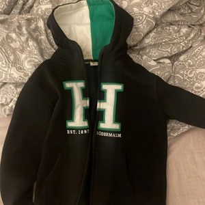 Bajen kofta  - Säljer min fina Bajen kofta, den är i jätte fint skick och jätte skön att ha.  Kan mötas upp och även frakta de 😊 