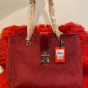 Valentino väska  - Valentino väska, Helt ny oanvänd, köptes för 1300 kr!