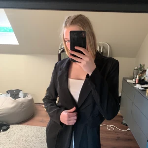 Basic svart kavaj - Orginalpris 299kr, oversized