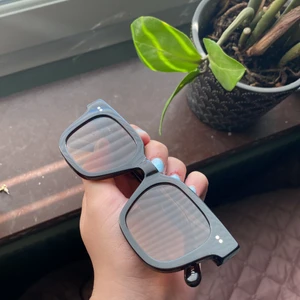 Chimi glasögon 04 - Undrar om någon vill byta sina 03 i den tjocka modellen eller nån annan modell. Säljer endast för bra pris då dom är väldigt nya och oanvändna